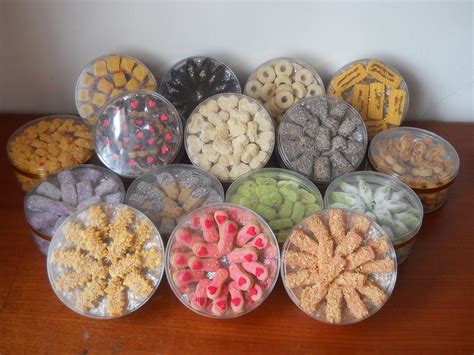Kuih dahlia cherry butter cookies( kuih semperit/semprit). IMAS cookies: Aneka Biskut Raya 2011