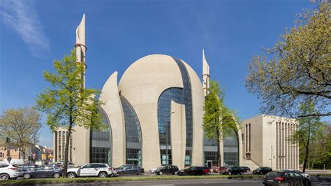 Neben dem dom ist auch eine moschee zu erkennen. Moschee auf dem Trikot des 1. FC Köln: Ein starkes Zeichen ...