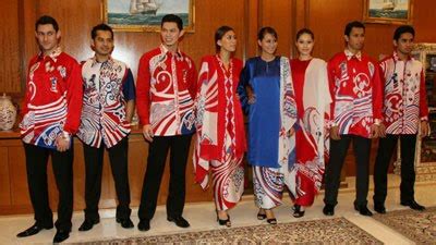 Bendera ini bercorak 14 garis merah dan putih yang sama lebar, bermula dengan garis merah di sebelah for faster navigation, this iframe is preloading the wikiwand page for bendera malaysia. Jalur Gemilang: Batik 1 Malaysia