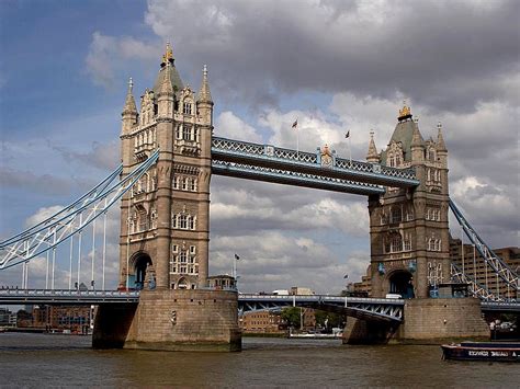 Apa Itu Kode London Bridge Is Down Sepeninggal Ratu Elizabeth Ii
