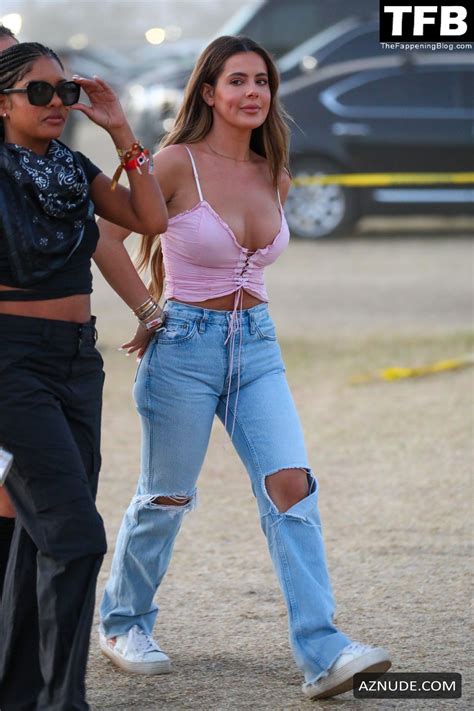 Brielle Biermann Sexy Seen Flaunting Her Ample Cleavage At Coachella In