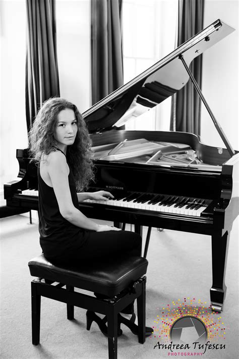 Andreea Tufescu Creative Portrait And Event Photographer London Portraits Of Pianist Lena