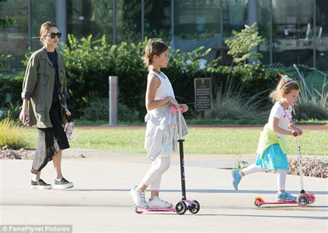 Jessica Alba Spends Black Friday With Daughters Honor And Haven At The Park In La Daily Mail