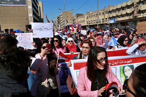 Women Protesters In Iraq Defy Radical Cleric Take To Street Egypt