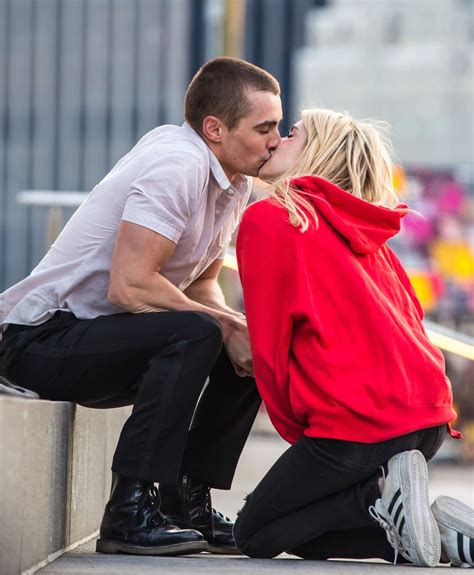 Emma Roberts And Dave Franco Kiss On The Set Of Nerve Popsugar Celebrity
