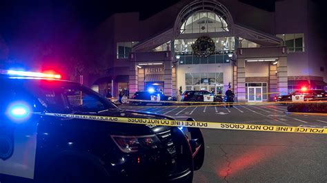 Sacramento Calif Black Friday Mall Shooting Two Teens Dead