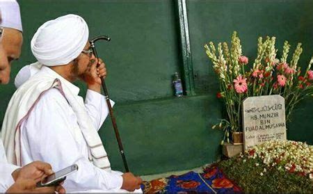 Ziarah kubur termasuk ibadah yang mulia, apalagi ziarah ke makam kedua orang tua. Tata Cara Ziarah Kubur Singkat Doa Masuk Makam Wali Lengkap