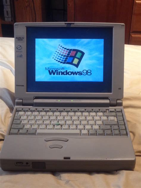 Found An Old Laptop From 20 Years Ago With Windows 98 Still Installed