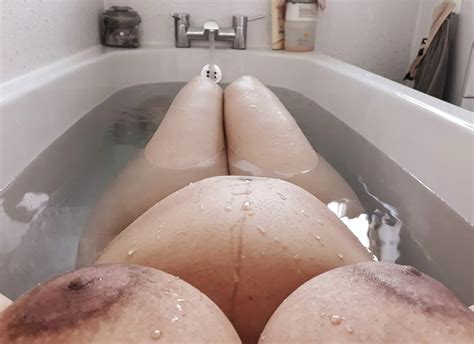 Bath Bump Foto Porno