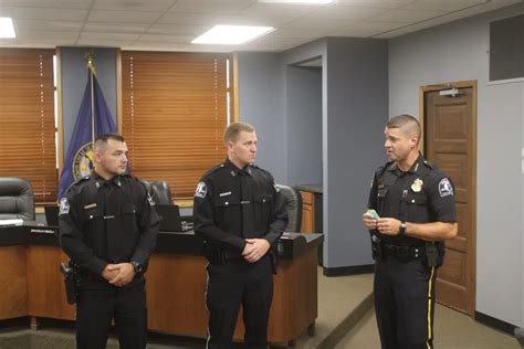 Two New Kearney Police Department Officers Sworn In 1340 Kgfw The