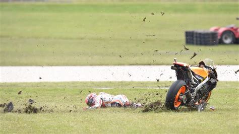 Marquez had a titanium plate fixed internally to his right humerus. Marc Marquez crash video: Cal Crutchlow wins Australian MotoGP 2016, Phillip Island