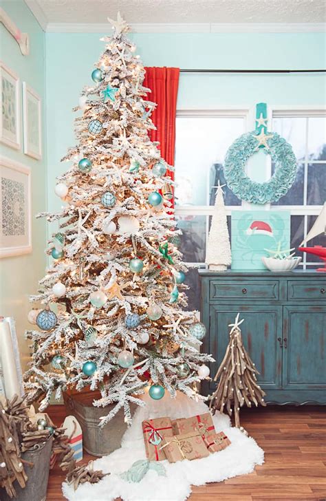 Stylish New Ways To Decorate Your Christmas Tree