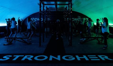 Strongher Londons First Women Only Strength Studio Hip And Healthy