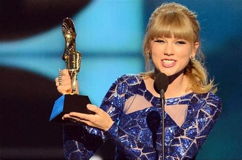 Taylor Swift Emmy Awards Nil Mirum Buzz Actualité People