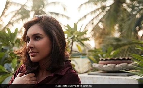cancer survivor lisa ray reveals she felt ugly at 16 is comfortable in skin now