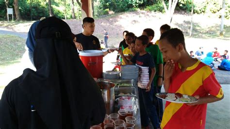 Bawa peralatan lengkap dan peti kecemasan. GAMBAR KURSUS KEPIMPINAN DAN PERKHEMAHAN UNIT BERUNIFORM ...