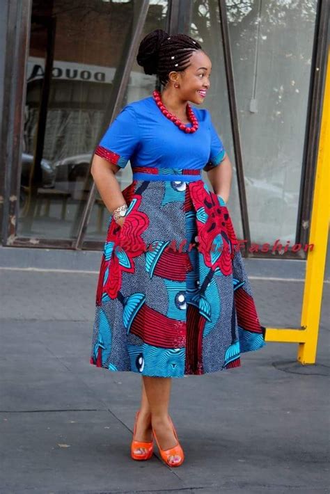 Avec l'application « modèle tenue pour la femme africaine », vous avez à portée de main tous les modèles de rêve pour les robes, les ensembles pagne wax. Tissu Africain | Mode africaine robe, Robe africaine ...