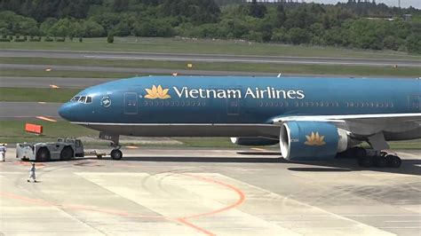 Máy Bay Boeing 777 Của Vietnam Airlines Cất Cánh Youtube