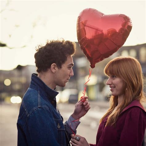 Download Couple With Heart Balloon Valentines Day Pictures 1200 X 1200