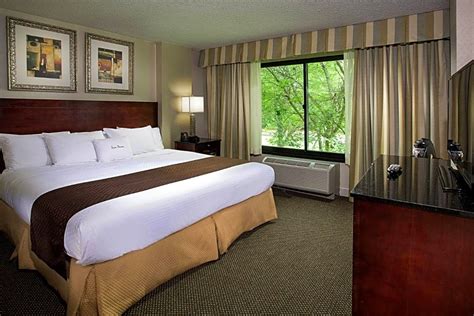 Doubletree By Hilton Hotel Charlotte Airport Reservations Center