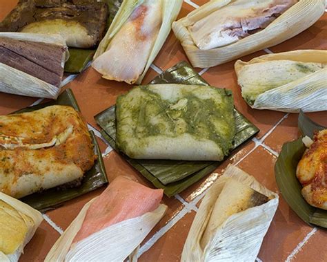 Tamales barbones, rellenos de camarón. Tamales flor de lis Bellavista Delivery in Mexico City ...