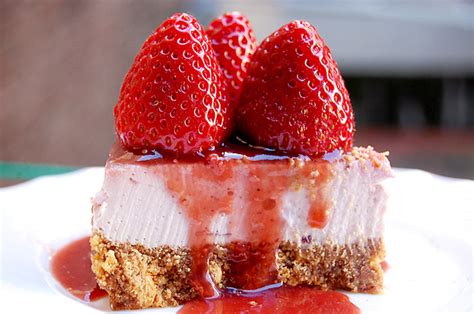 This creamy homemade greek yogurt cheesecake is so good for you that you can eat it for breakfast or a healthy dessert! Cheesecake allo yogurt - Vegan blog - Ricette Vegane ...