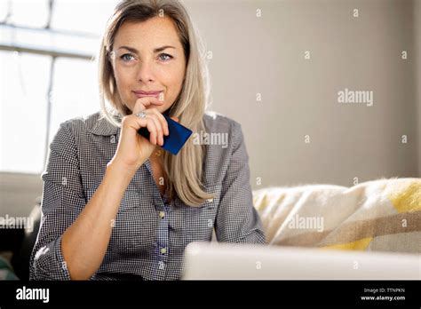 Old Woman Hand Holding Card Hi Res Stock Photography And Images Alamy