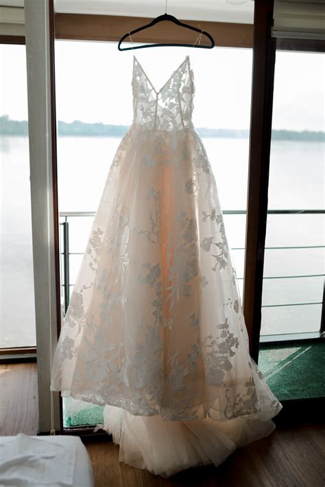 Monique Lhuillier Maeve Wedding Dress Save 45 Stillwhite