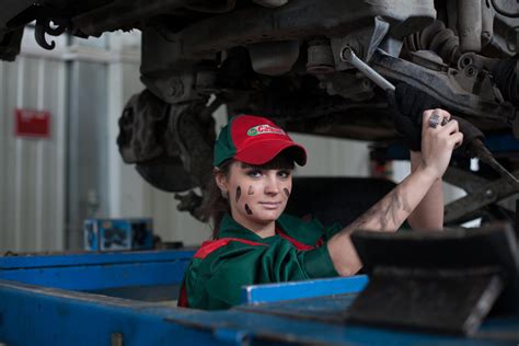 Fotos Gratis Niña Coche Vehículo Producto Divertido Sesión De Fotos Mecánico Servicio