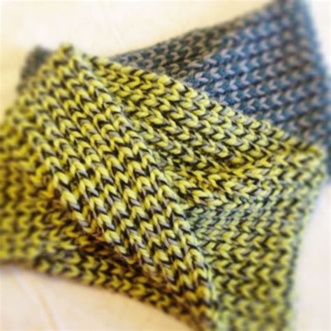 Misti Chunky Cowl - Free Pattern - LoopKnitlounge