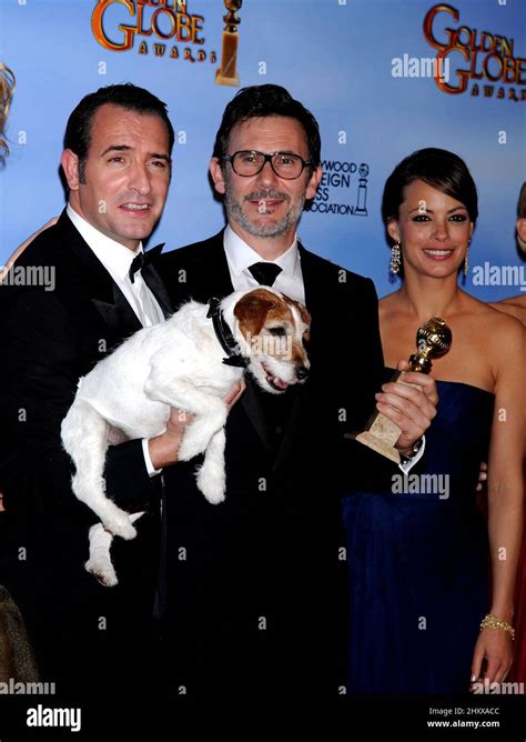 Jean Dujardin Michel Hazanavicius And Berenice Bejo Poses In The