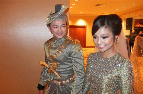 Noor hisham abdullah (13 januari 2021). Kee Hua Chee Live!: FASHION DESIGNER JOVIAN MANDAGIE ...