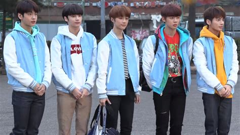 The group consists of five members soobin, yeonjun, beomgyu, taehyun and hueningkai. TXT (band) - Wikipedia