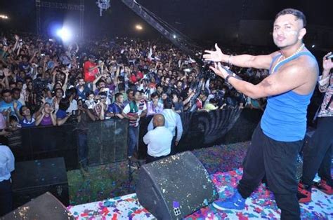 Yo Yo Honey Singh Rocks Red Lives First Concert