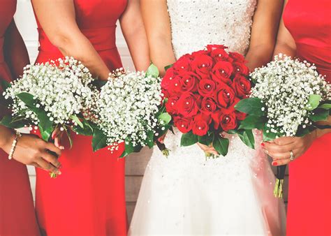 Celebrate this huge milestone with custom made wedding flowers you have always dreamt of. Red and White Winter Bouquet Ideas, Roses and Baby's ...