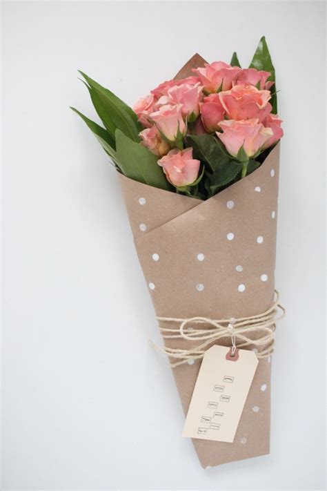 10 Diy Ways To Wrap A Flower Bouquet For A T Shelterness