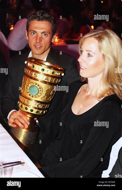 Der Torwart Des Fc Bayern München Hans Jörg Butt Und Seine Frau Katja