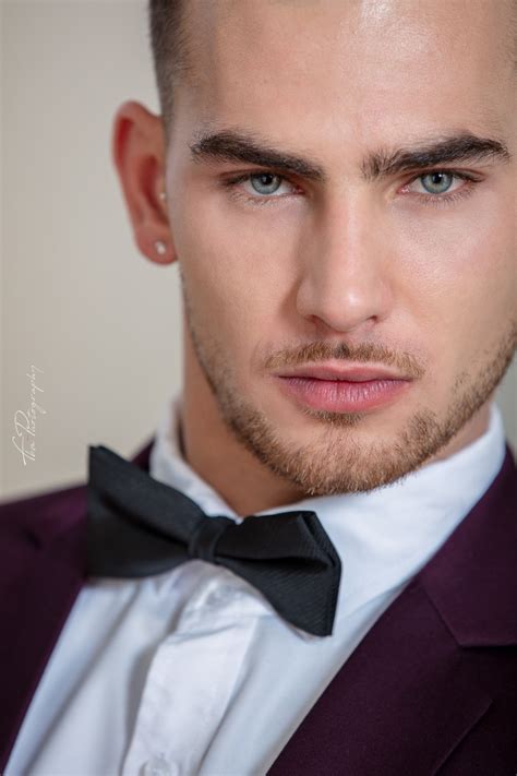 (ʁɔ.mɑ̃.di) se dit westschweiz ou welschland pour les suisses alémaniques et svizzera romanda pour la suisse. Michaël Pelletier - Miss & Mister Suisse Francophone