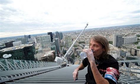 Alain robert (born as robert alain philippe on 7 august 1962), from digoin, france, is famed for his solo ascents of sky scrapers around the world. Alain Robert Climbs Cuba's Former Havana Hilton | Others