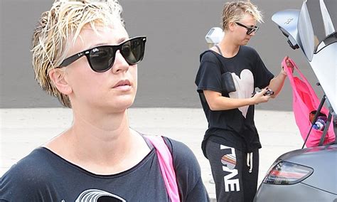 Kaley Cuoco Looks Downcast Following Nude Photos Leak Daily Mail Online
