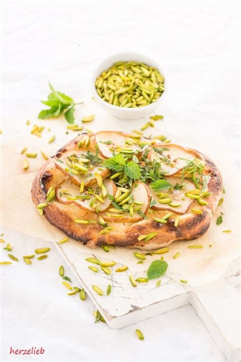 Jetzt ausprobieren mit ♥ chefkoch.de ♥. Kuchen-Pizza - diese Birnen-Pizza ist bei uns der Hit ...