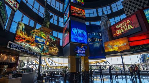 Area outdoor biasanya menjadi favorit pengunjung, karena bisa merasakan. Tempat Wisata Indoor di Bandung untuk Liburan Seru Saat ...