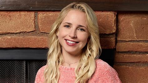the conners lecy goranson opens up about becky s pregnancy and life without roseanne barr