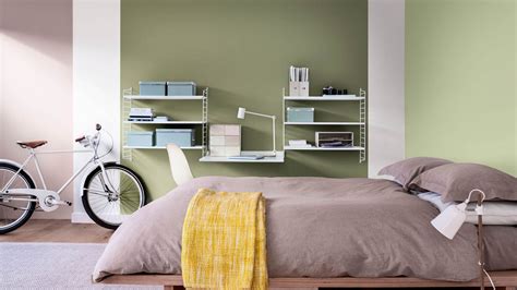 Grosses doppelbett im schlafzimmer mit schonen modernen. 11 Farben Kombinieren Schönheit in 2020 | Grüne ...