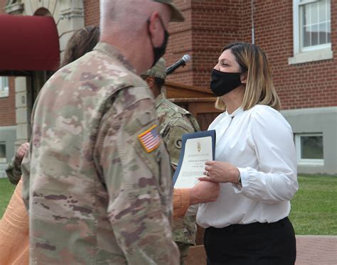 St Theater Sustainment Command Honors Volunteers Receives Unit Award U S Army Central