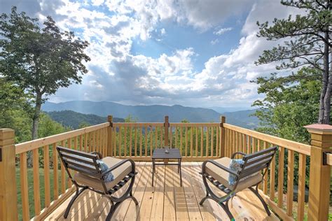 Conveniently located near the nantahala river, fontana lake, bryson city, the cherokee indian reservation & harrah's casino, the tsali mountain biking trails and the great smoky mountains. Cabins of the Carolina Smokies - Smoky Mountain Vacation ...