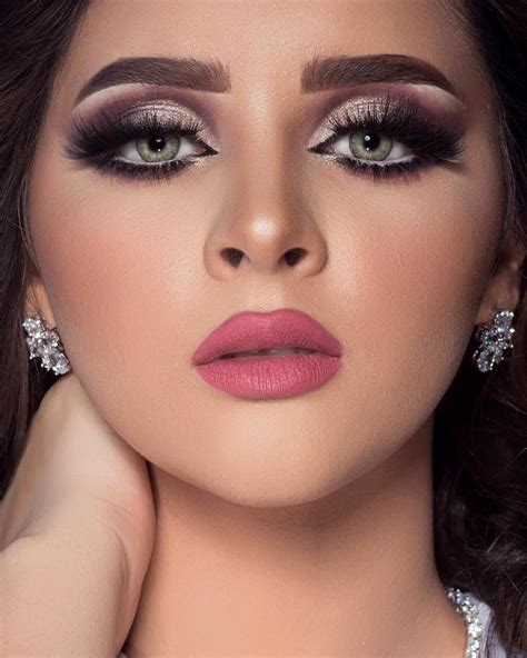 Women Ladies Womens Fashion Lady Woman Diy Videos Tutorial Make Lipstick Makeup Lover Cosmetics
