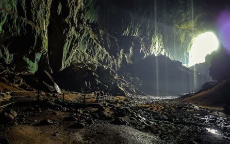 10 Famous Underground Caves In The World Page 10