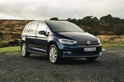 Volkswagen Touran Review Changing Lanes