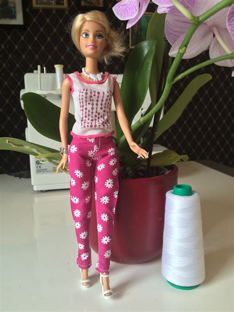Bastelarbeiten papierpuppen spielzeug barbie haus barbie miniaturen barbies puppen maus puppen und puppenkleider selber nähen. Schnittmuster Barbie Puppenkleider - Schnittmuster Barbie ...